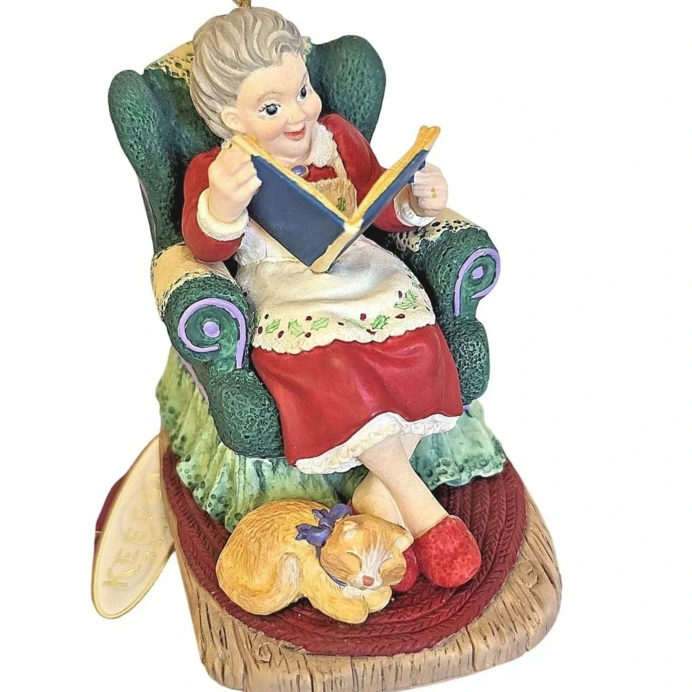 Vintage Hallmark 1997 Mrs. Claus's Story KOC Studio Edition Christmas Ornament